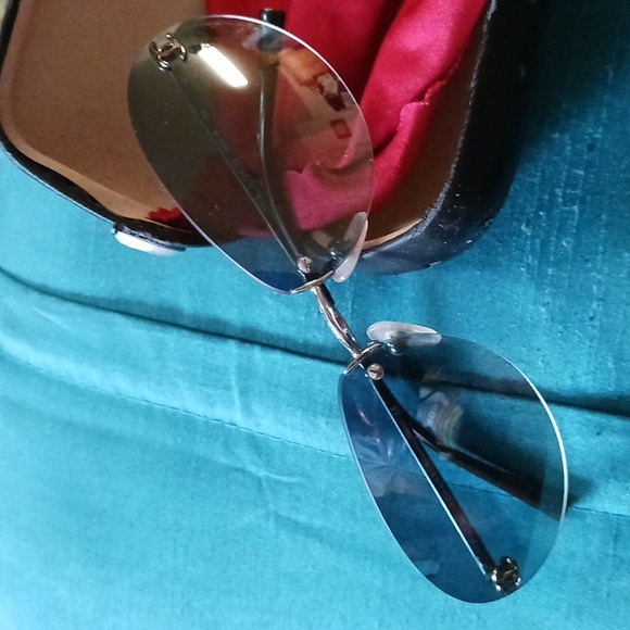 Chanel Sunglasses - Picture 5 of 8